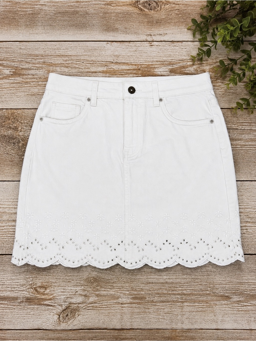 NWT J Crew White Eyelet Embroidered Denim Mini Skirt Sz 28 Medium - Picture 2 of 8